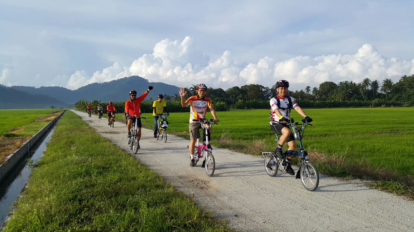 Like Cycling Diary Two wheels are better than four wheels.